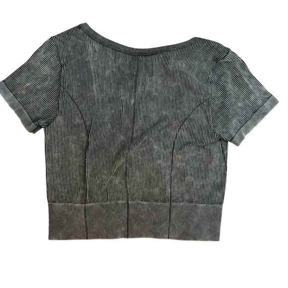 Women’s Athletic Top size L/XL - Picture 2 of 5